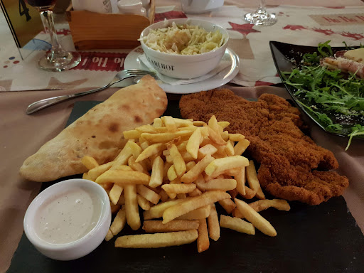 Karlhof Restaurant și Cazare