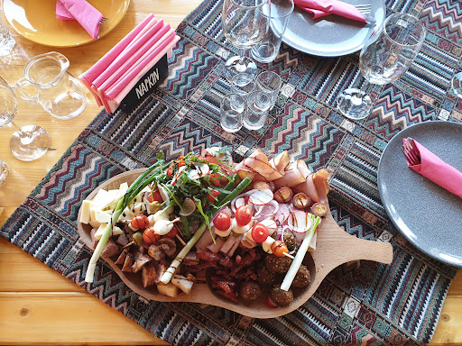 Restaurant "La Izvor", Moinesti