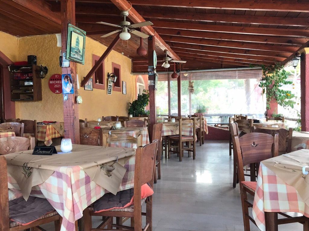 taverna micilor by neiu